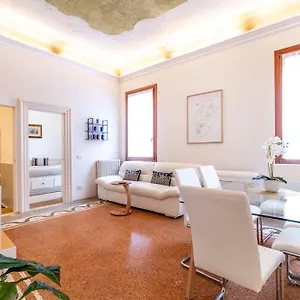 Ca' Pestrin House - San Marco Square Apartment Venice